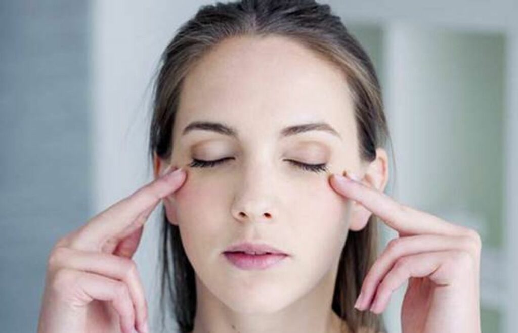 10 Easy Eye Exercises To Improve Your Eyesight