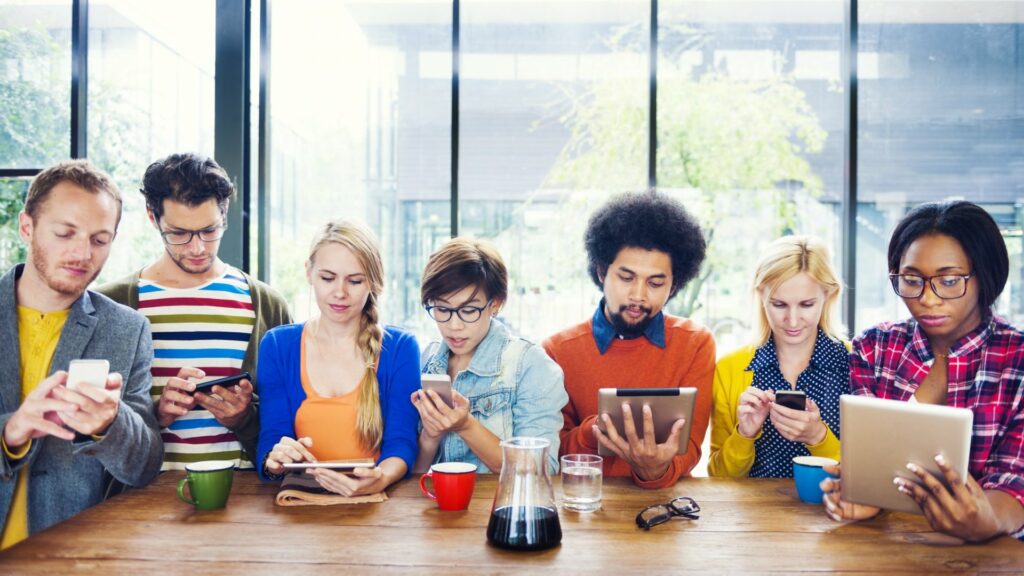 15 Types Of Social Media Friends (Which One Are You?)